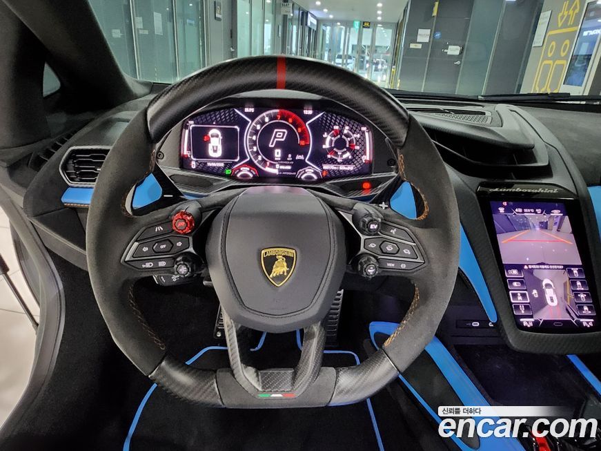 Lamborghini Revuelto 2025