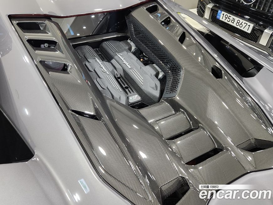 Lamborghini Revuelto 2025