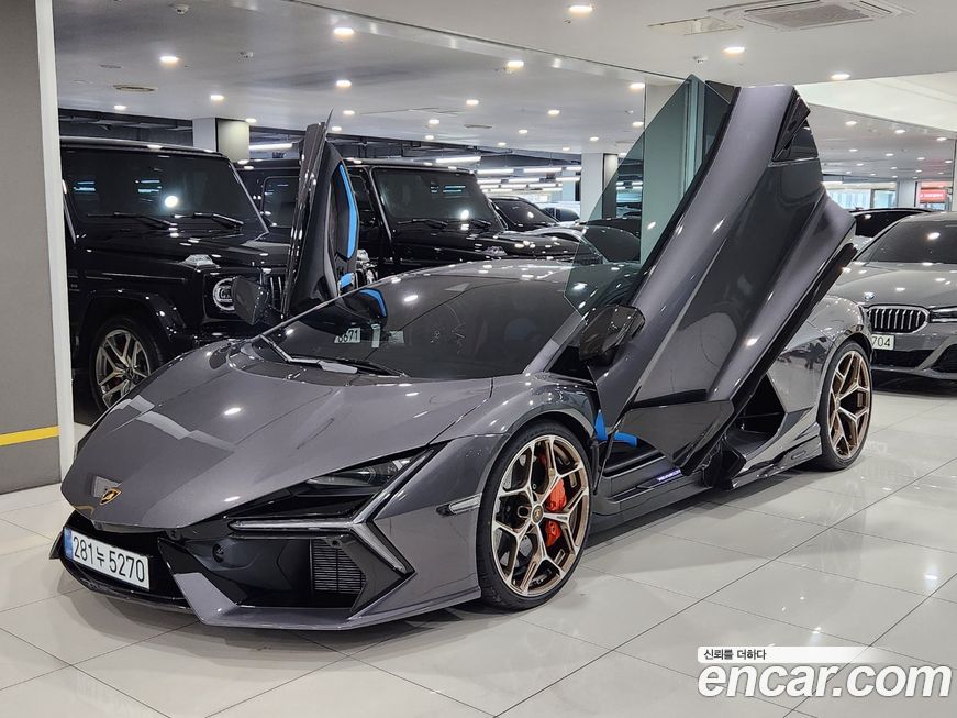 Lamborghini Revuelto 2025