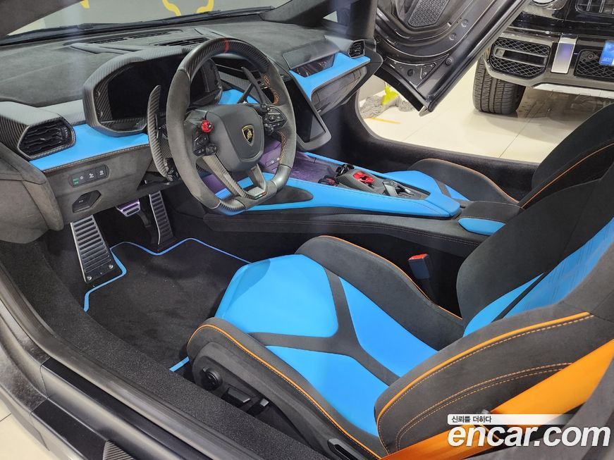 Lamborghini Revuelto 2025