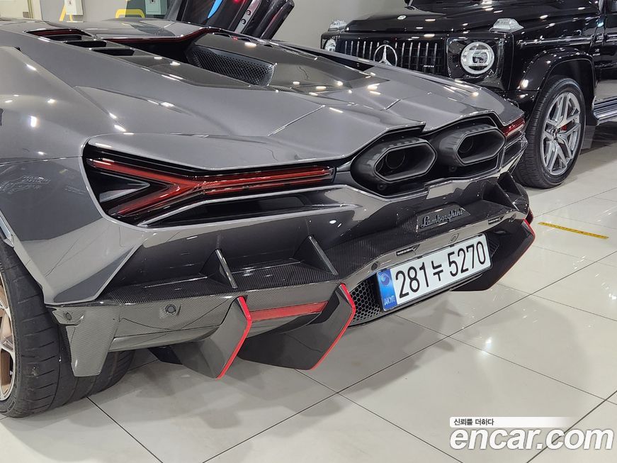 Lamborghini Revuelto 2025