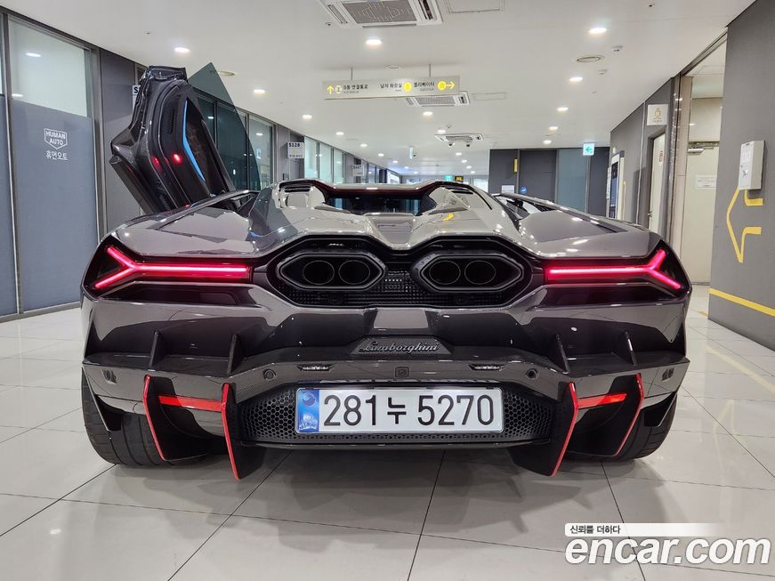 Lamborghini Revuelto 2025