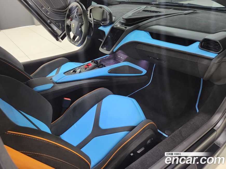 Lamborghini Revuelto 2025