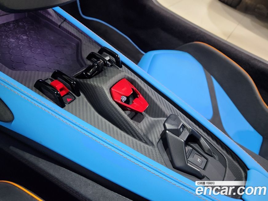 Lamborghini Revuelto 2025