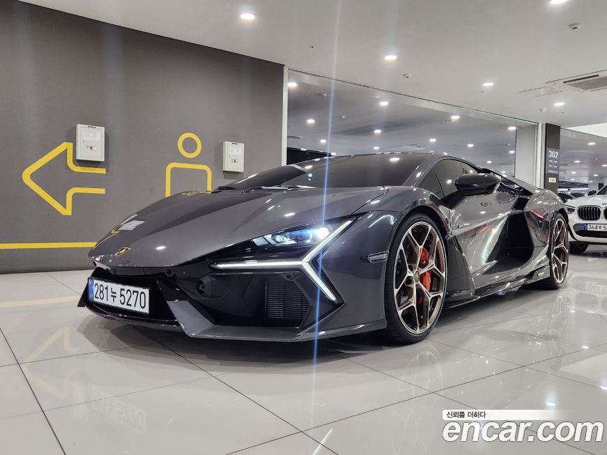 Lamborghini Revuelto 2025