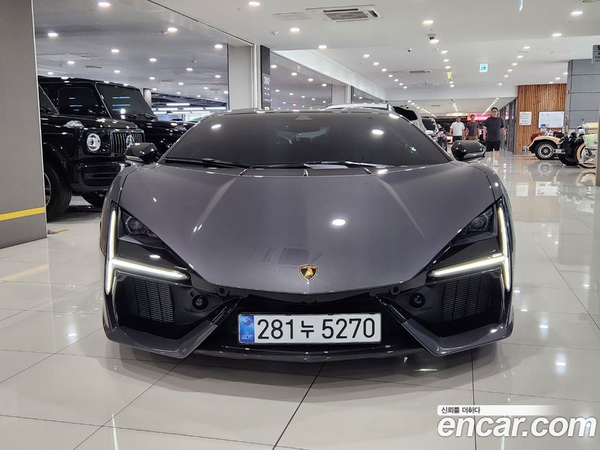 Lamborghini Revuelto 2025