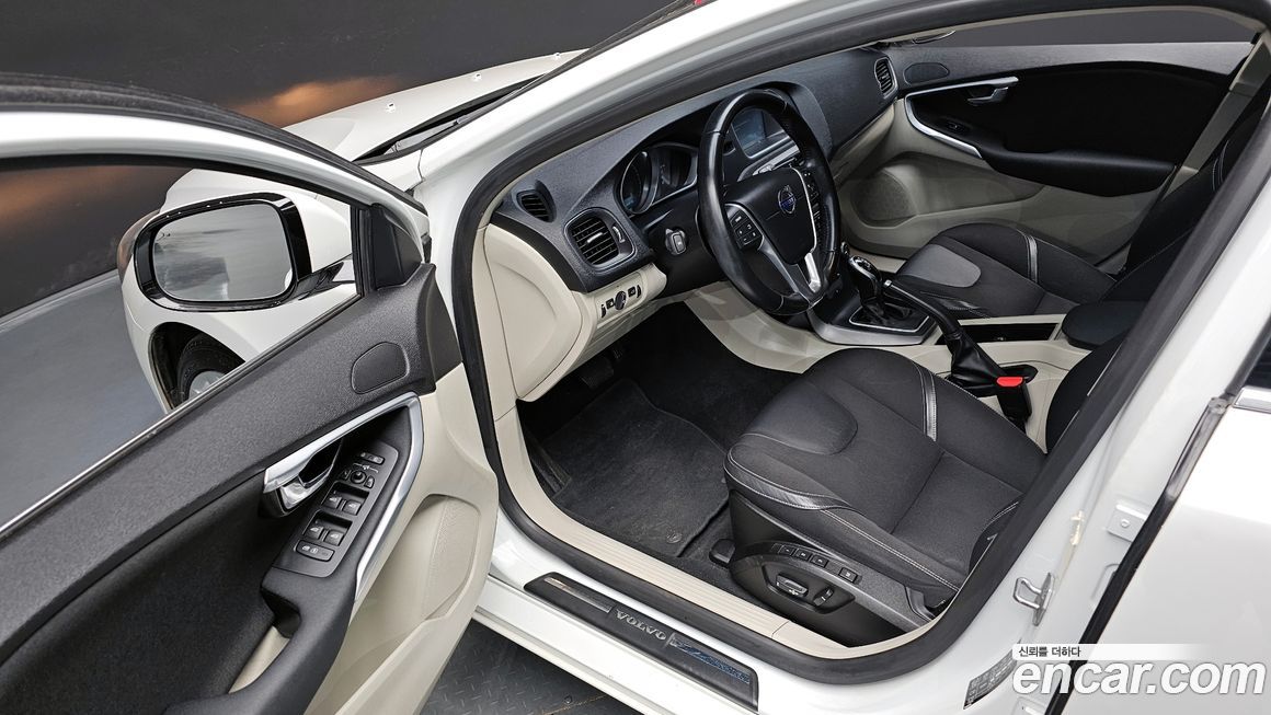 Volvo V40 2015