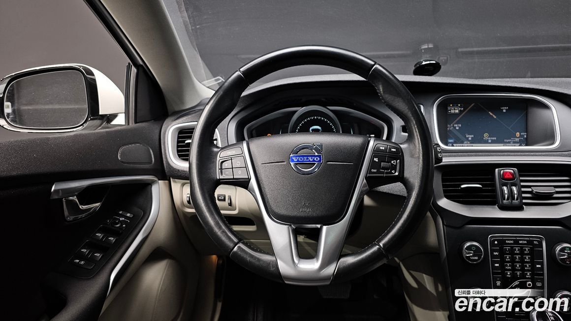 Volvo V40 2015