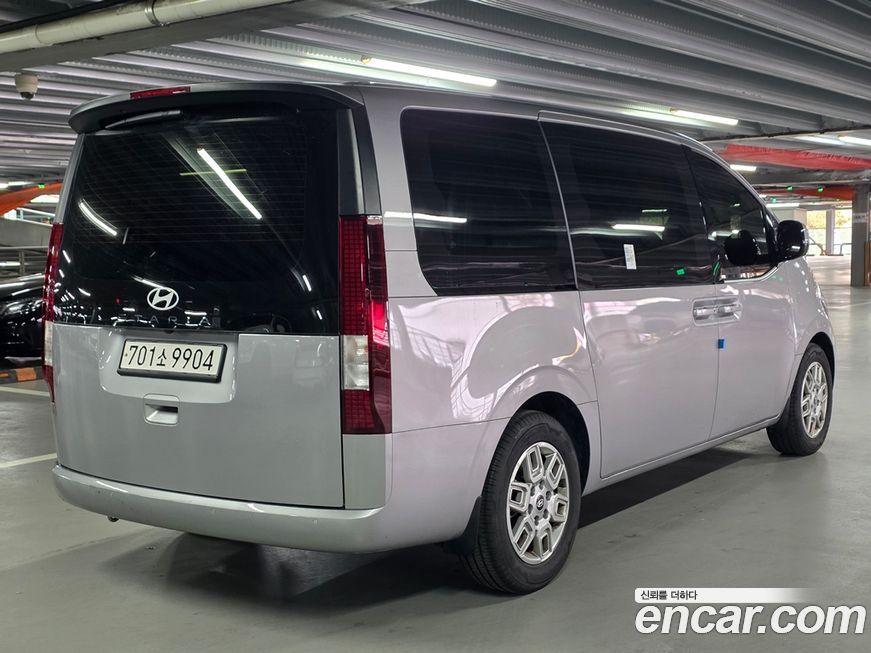 Hyundai Staria 2025