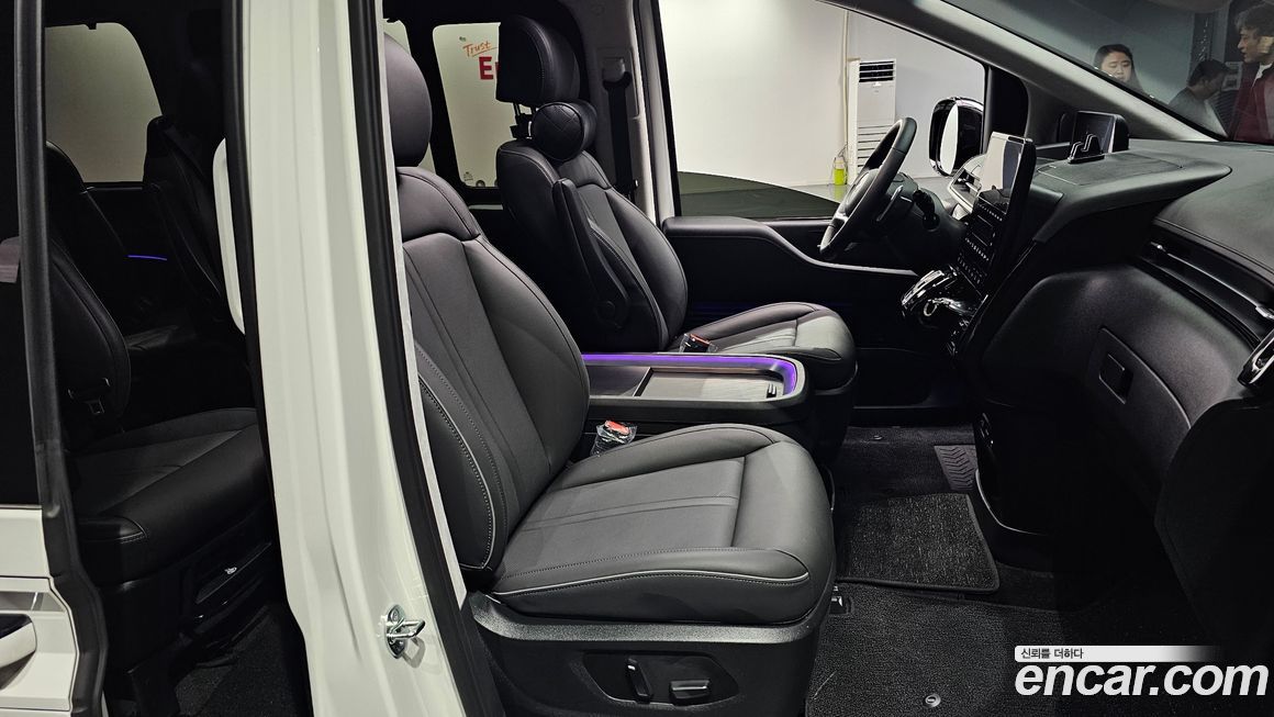 Hyundai Staria 2025