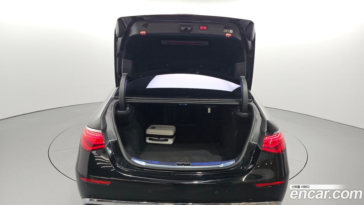 Mercedes-Benz S-Class 2024