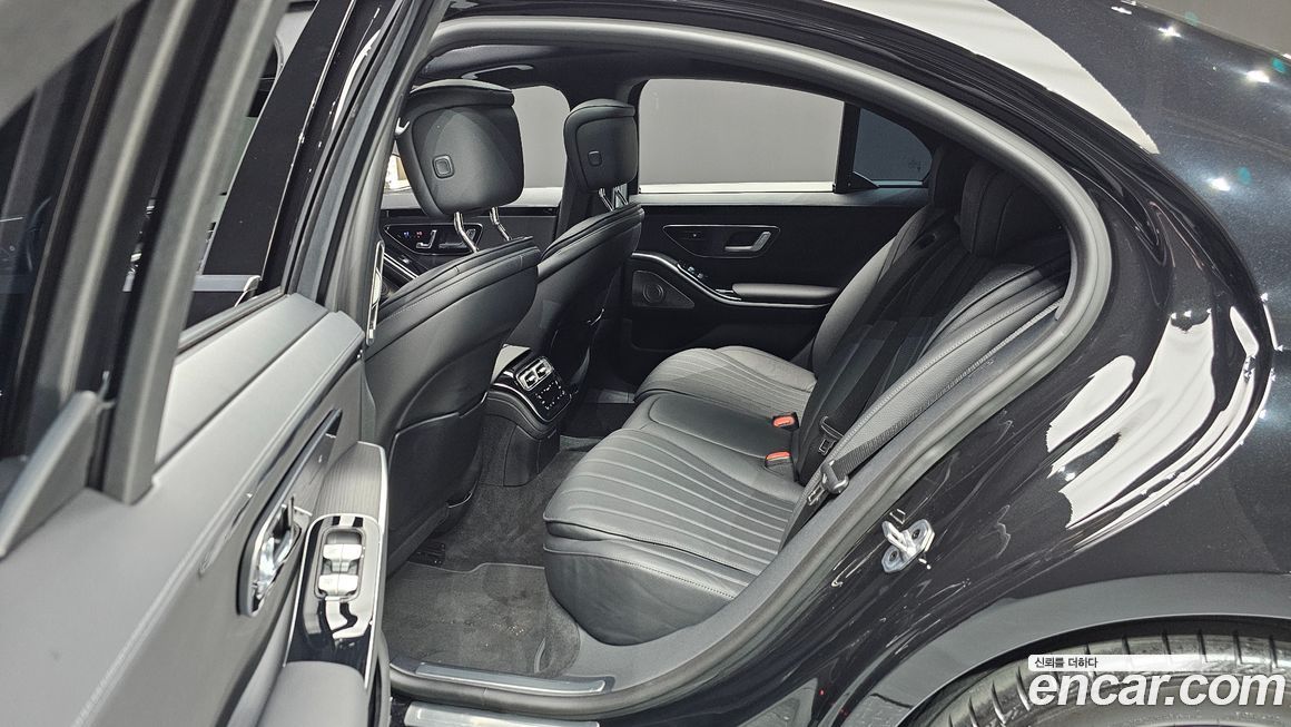 Mercedes-Benz S-Class 2024