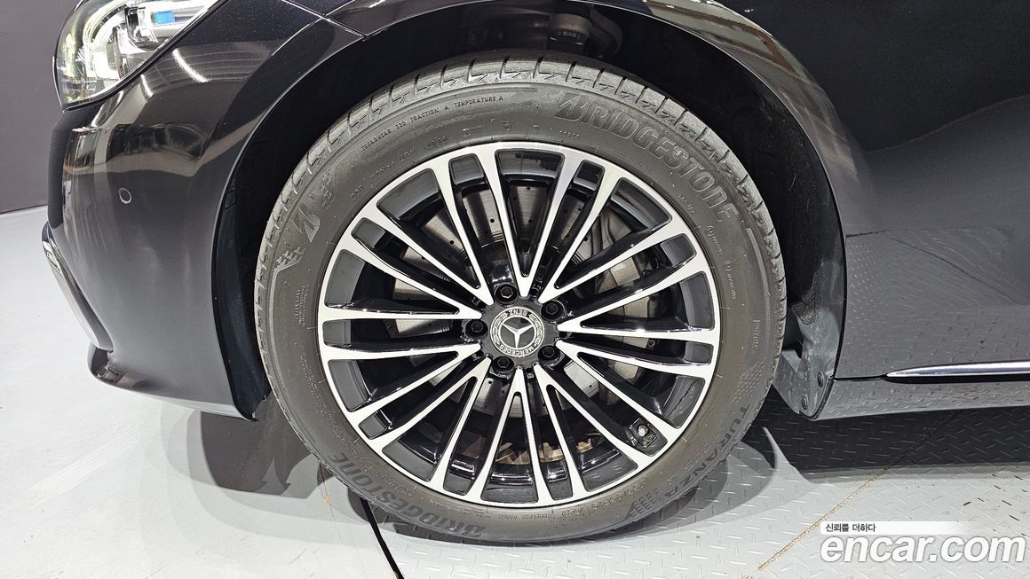 Mercedes-Benz S-Class 2024