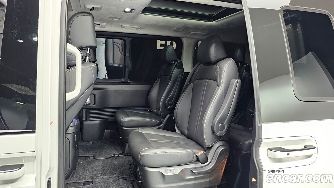 Hyundai Staria 2025