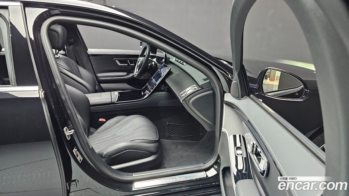 Mercedes-Benz S-Class 2024