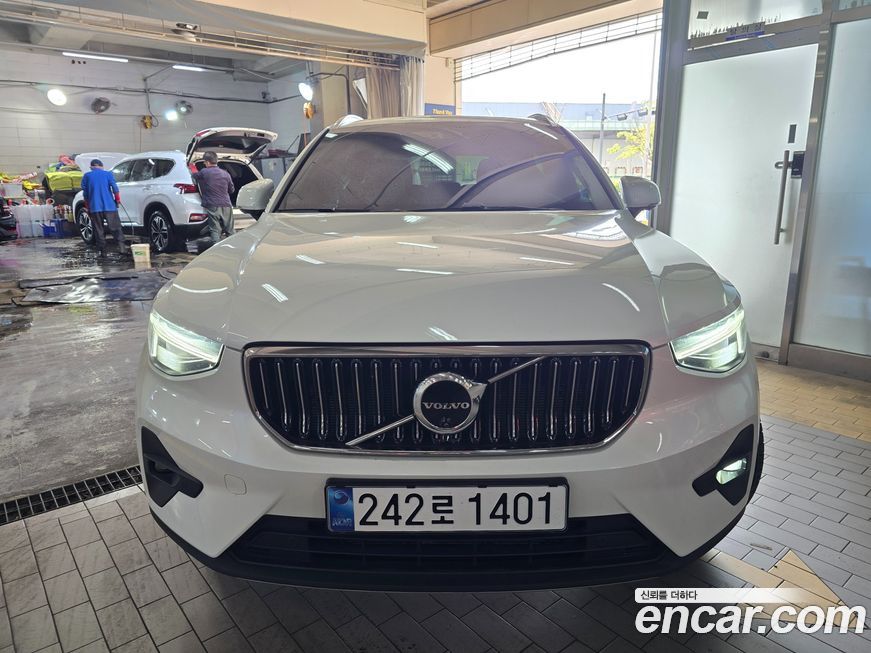 Volvo XC40 2025
