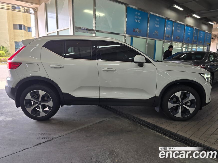 Volvo XC40 2025