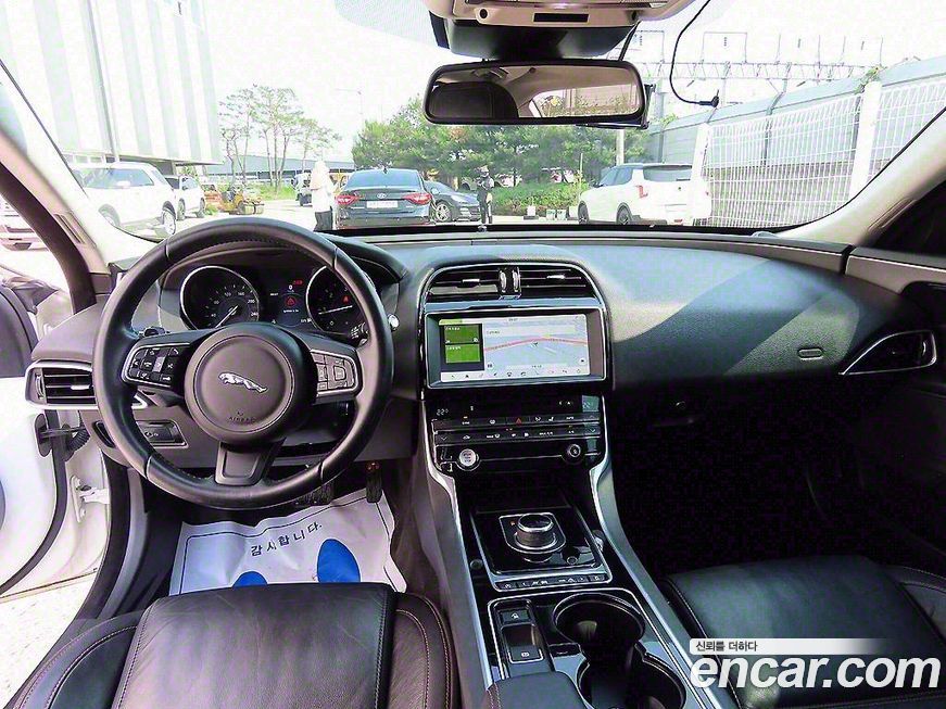 Jaguar XE 2017