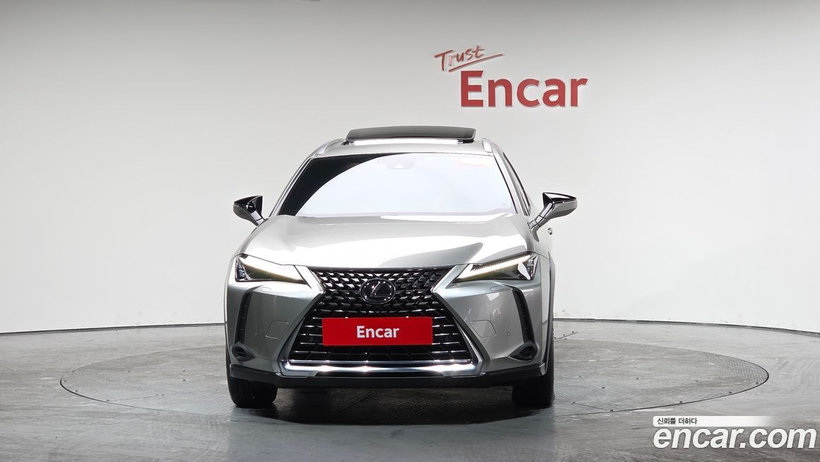 Lexus UX 2024