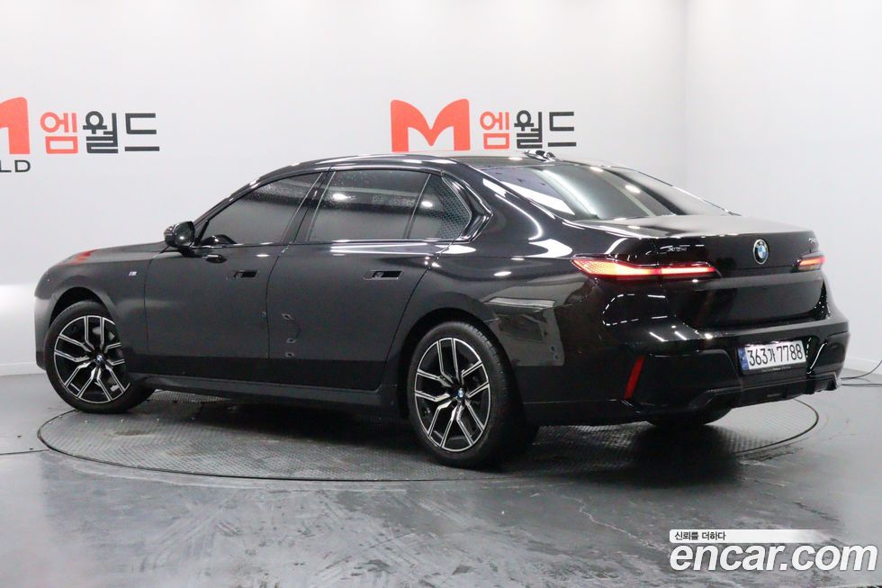 BMW 7-Series 2024
