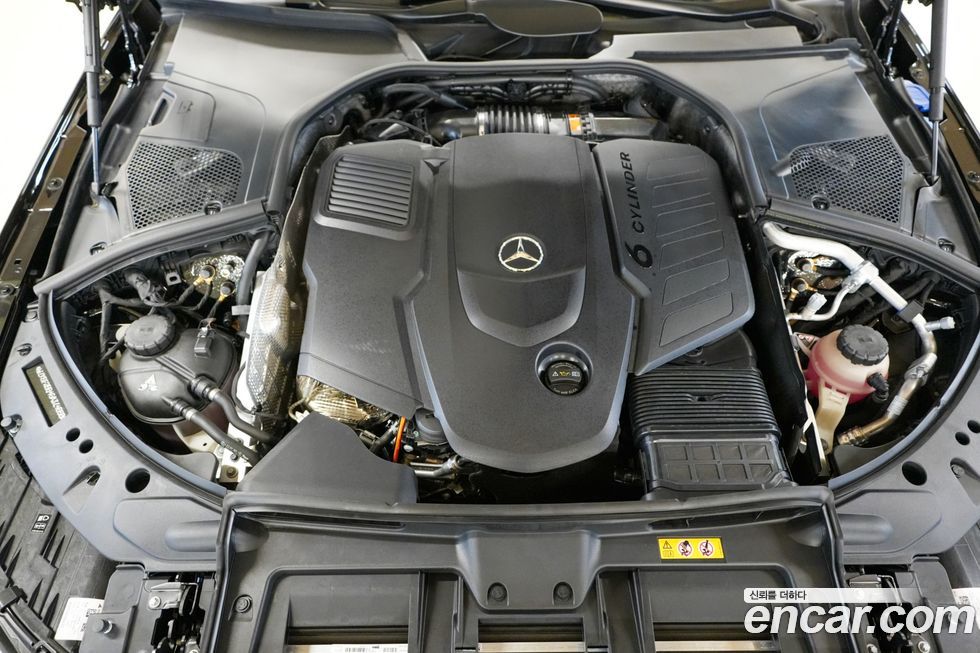 Mercedes-Benz S-Class 2025