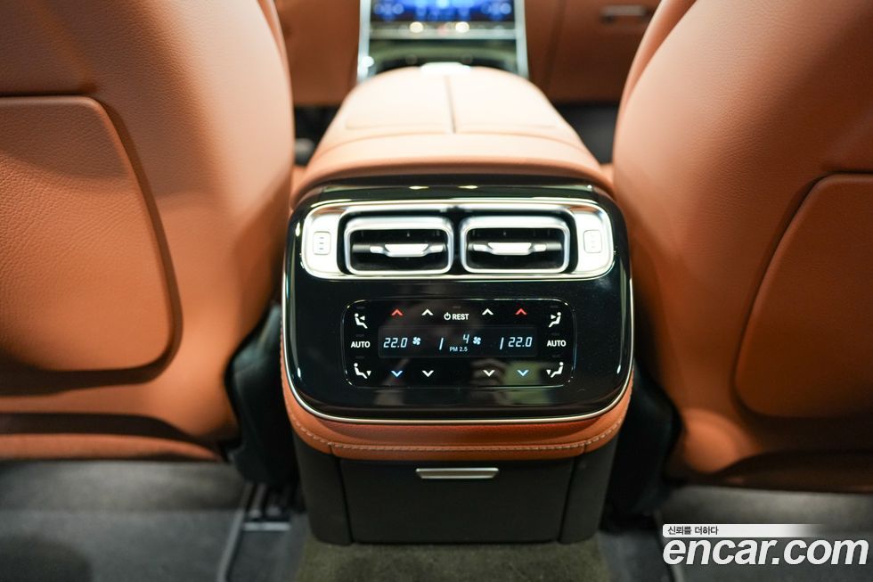 Mercedes-Benz S-Class 2025