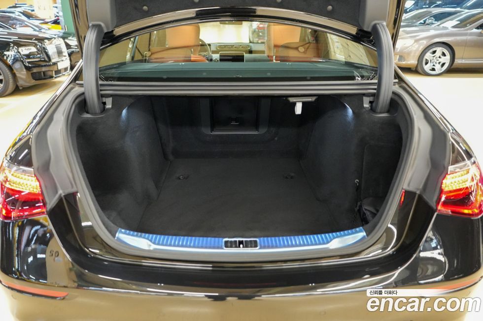 Mercedes-Benz S-Class 2025