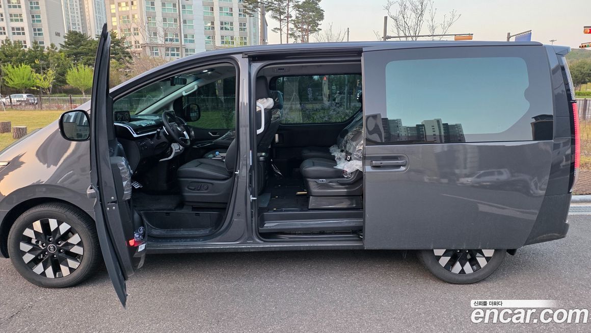 Hyundai Staria 2025