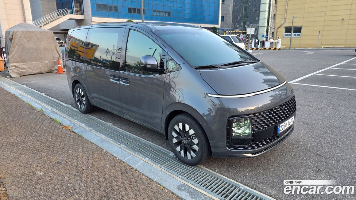 Hyundai Staria 2025