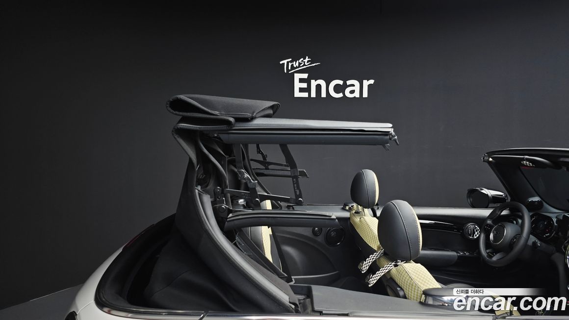 Mini Cooper Convertible 2024