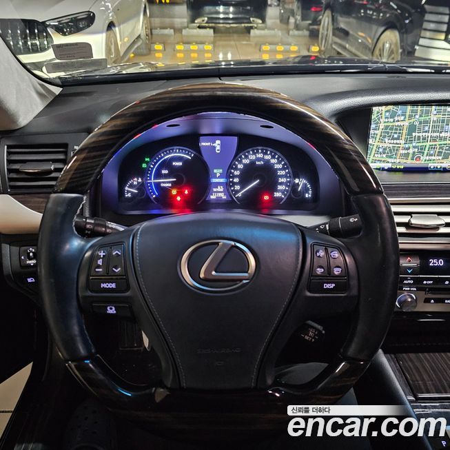 Lexus LS 2016