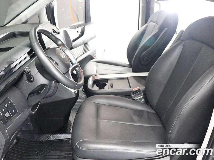 Hyundai Staria 2025
