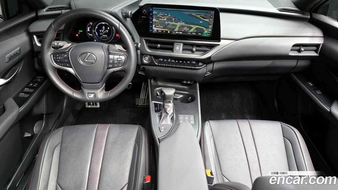 Lexus UX 2024