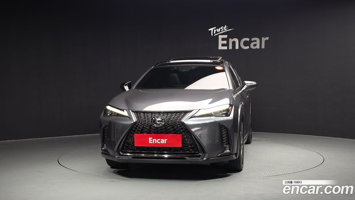 Lexus UX 2024