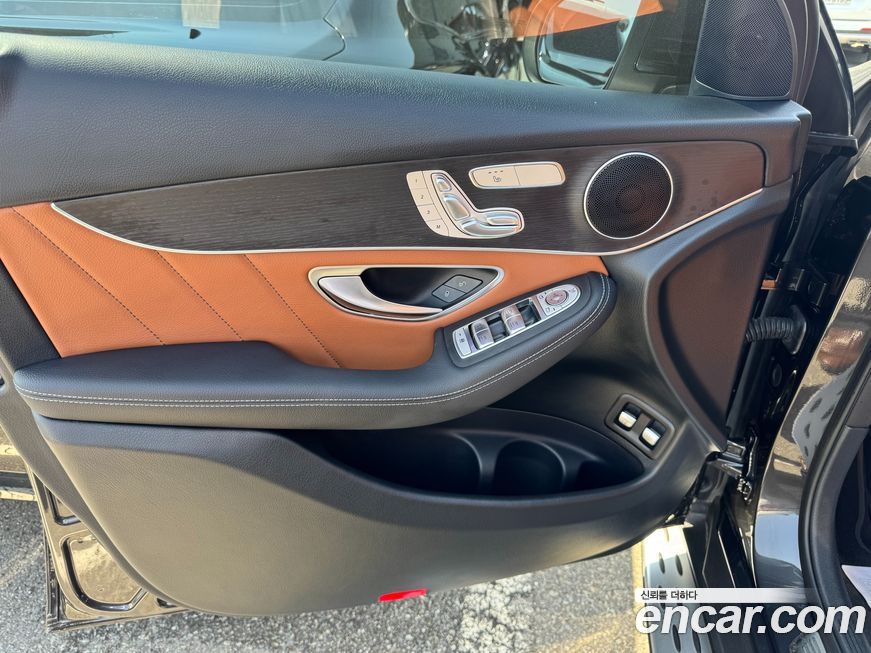 Mercedes-Benz GLC-Class 2021