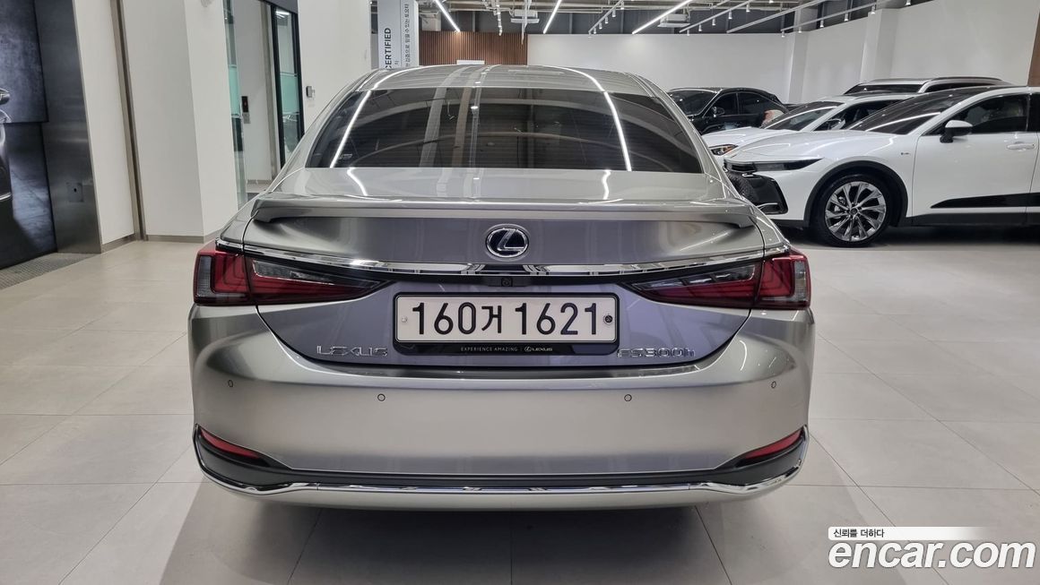 Lexus ES 2021