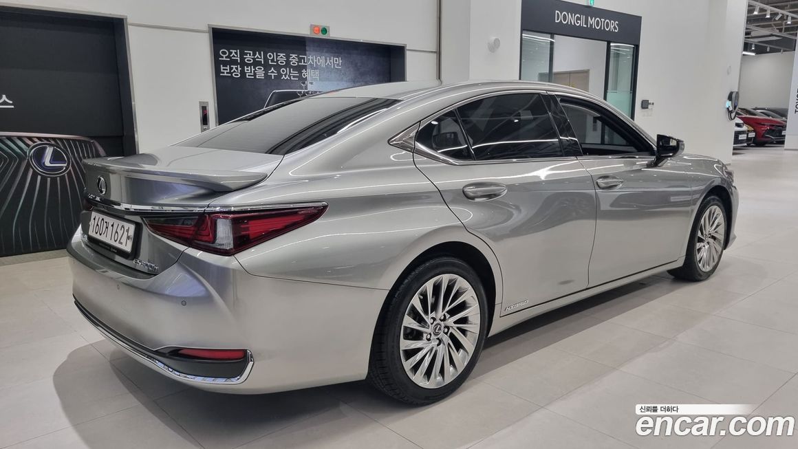 Lexus ES 2021