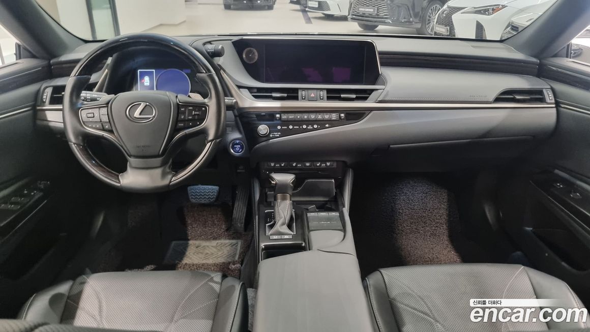 Lexus ES 2021