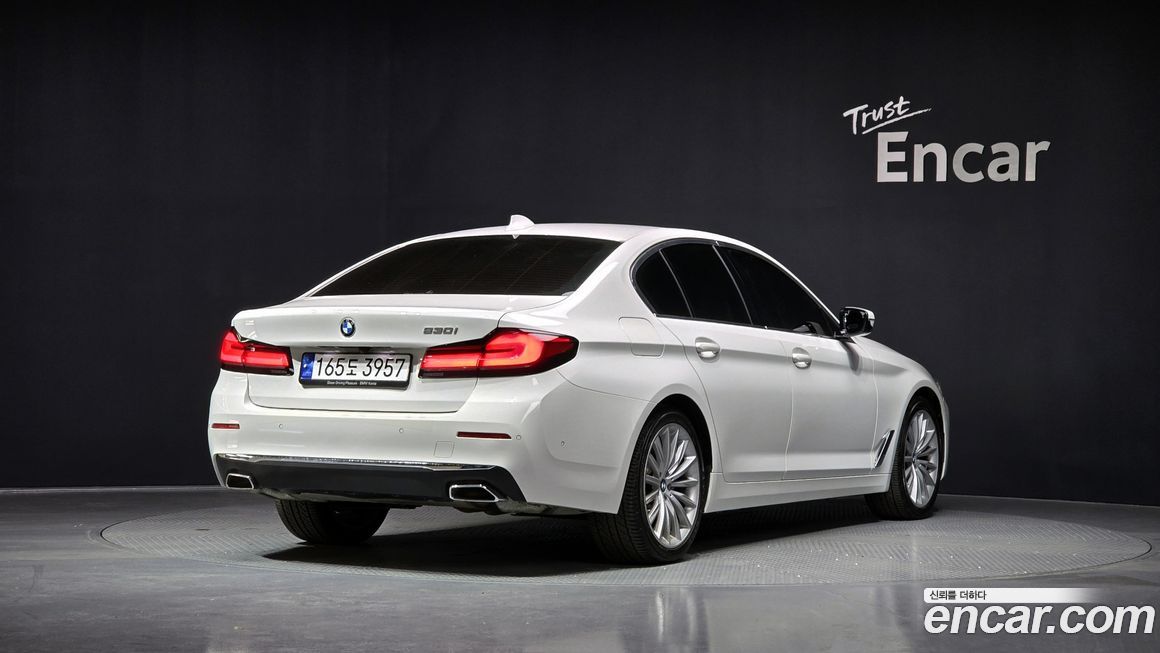 BMW 5-Series 2023