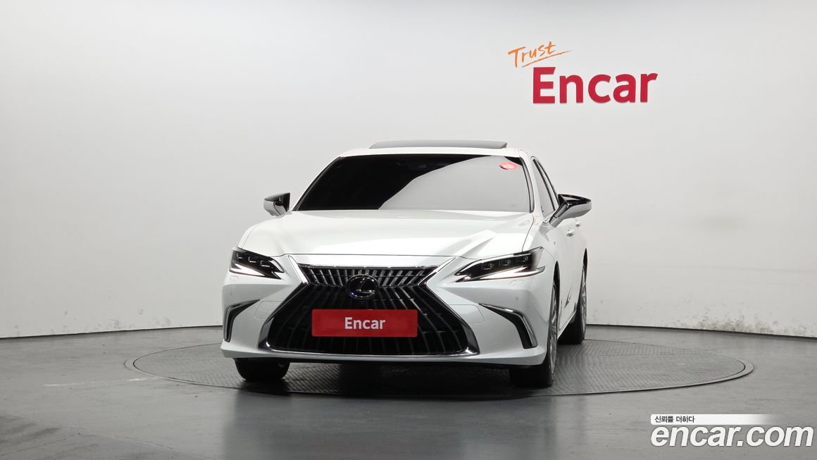 Lexus ES 2024