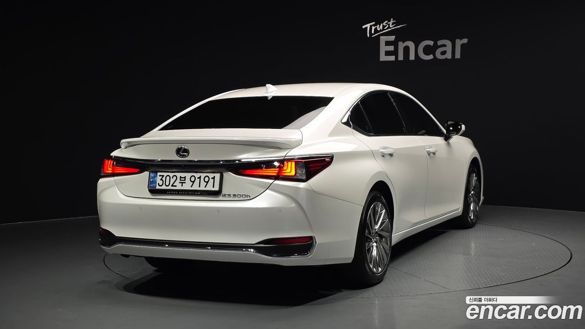 Lexus ES 2025