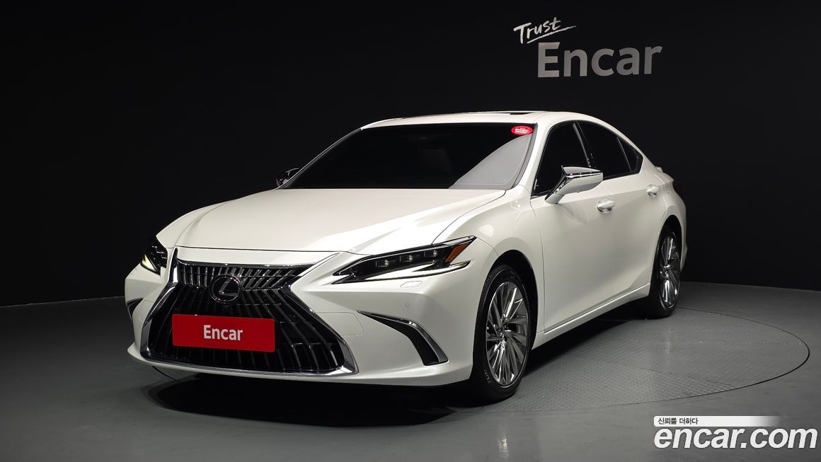 Lexus ES 2025