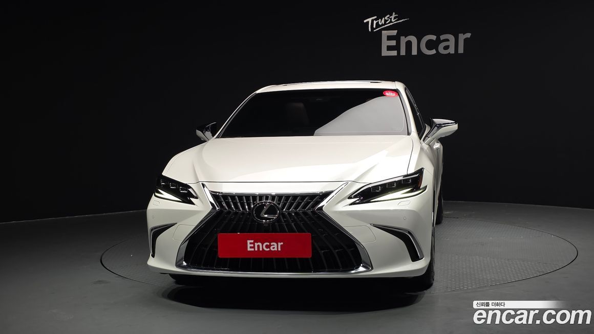 Lexus ES 2025
