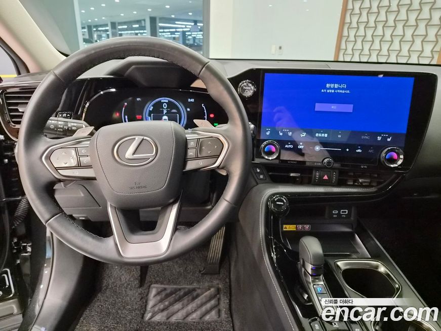 Lexus NX 2025