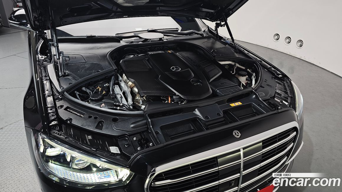 Mercedes-Benz S-Class 2024