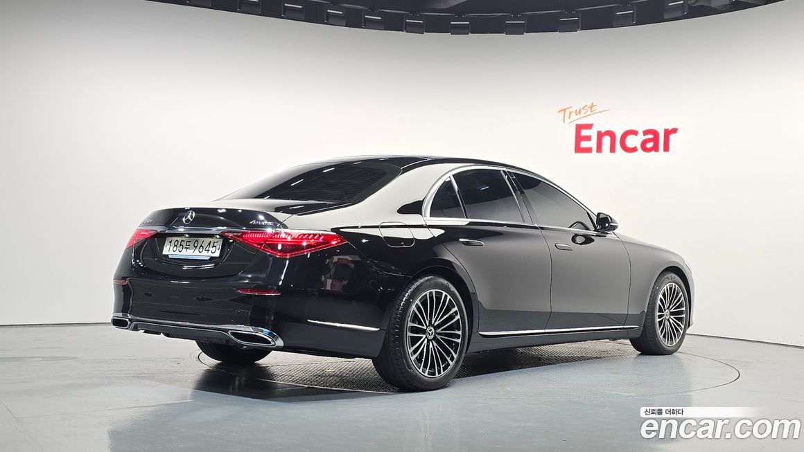 Mercedes-Benz S-Class 2024