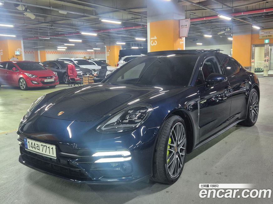 Porsche Panamera 2023