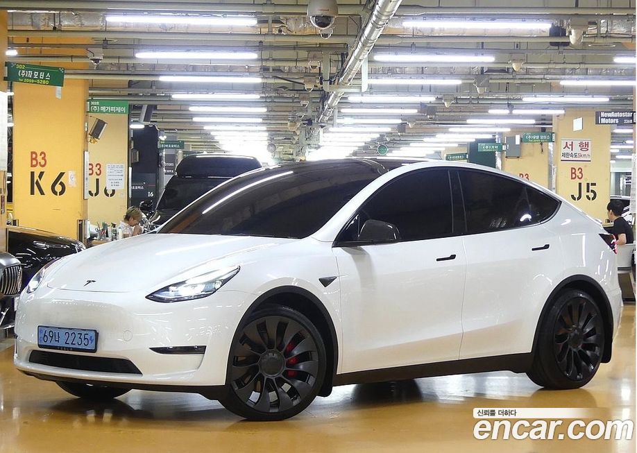 Tesla Model Y 2024
