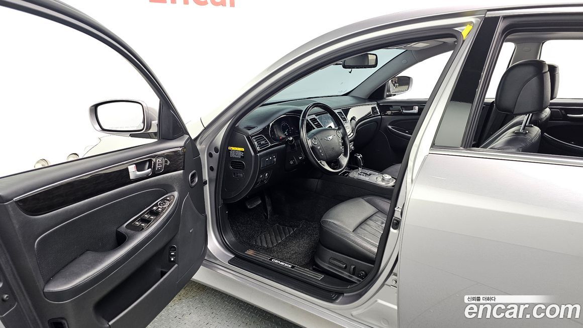 Hyundai Genesis 2013