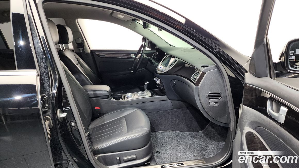 Hyundai Genesis 2013